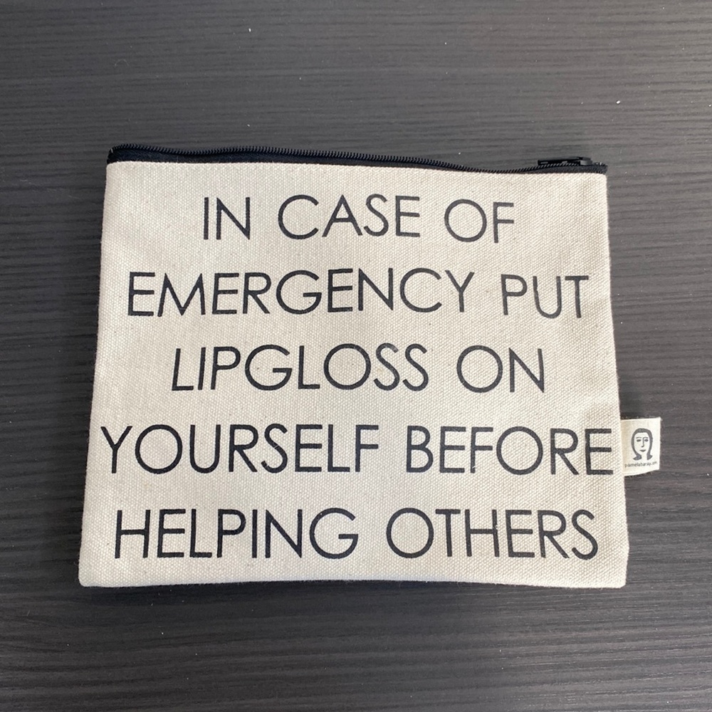 Lip gloss pouch makeup